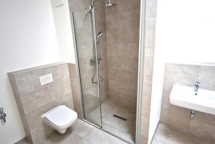 Erstbezug nach Modernisierung! Wunderschöne 3-Zimmer Dachgeschoss-Wohnung mit EBK und Balkon zu vermieten! 3 zimmer