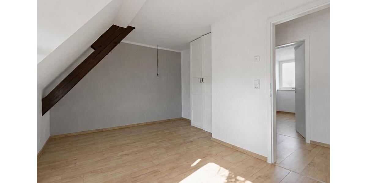 Dachgeschoßwohnung Bitterfeld-Wolfen Bitterfeld - 4 Zimmer, 93 m&sup2;, 840&euro; | Angebot:25569007