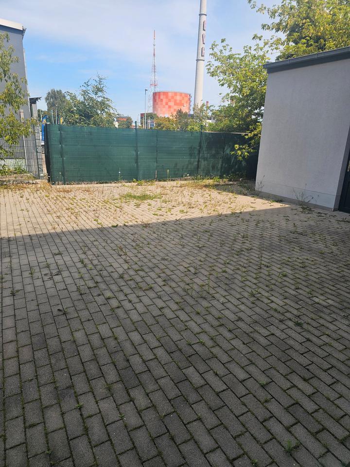 Büro-Produktions- & Werkstattfläche im EG einer freist. GewerbeImmobilie, Rolltor