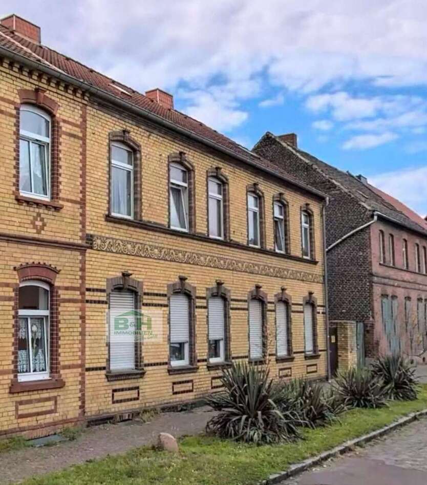 Haus zum Kaufen in Bitterfeld 59.900 € 212 m²