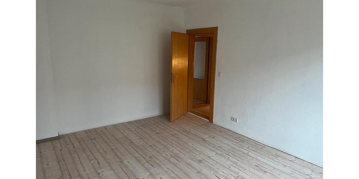 Erdgeschoßwohnung Bitterfeld-Wolfen Wolfen - 3 Zimmer, 82 m&sup2;, 130.000&euro; | Angebot:27204381