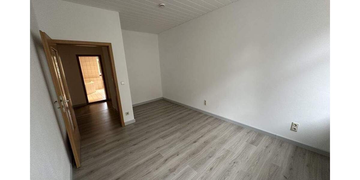 Etagenwohnung Lützen - 4 Zimmer, 110 m&sup2;, 850&euro; | Angebot:23957749