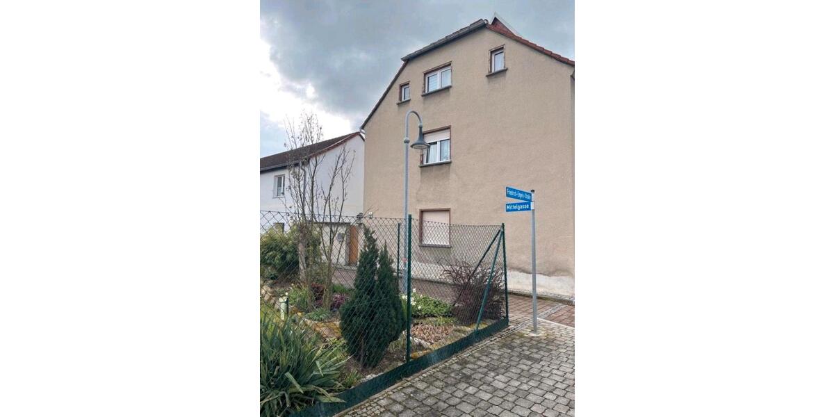 Reihenhaus Lützen - 4 Zimmer, 100 m&sup2;, 90.000&euro; | Angebot:26821667