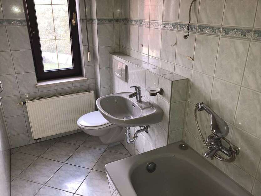 ++Doppelhaushälfte mit Entwicklungspotential in Döllnitz++ 7 zimmer