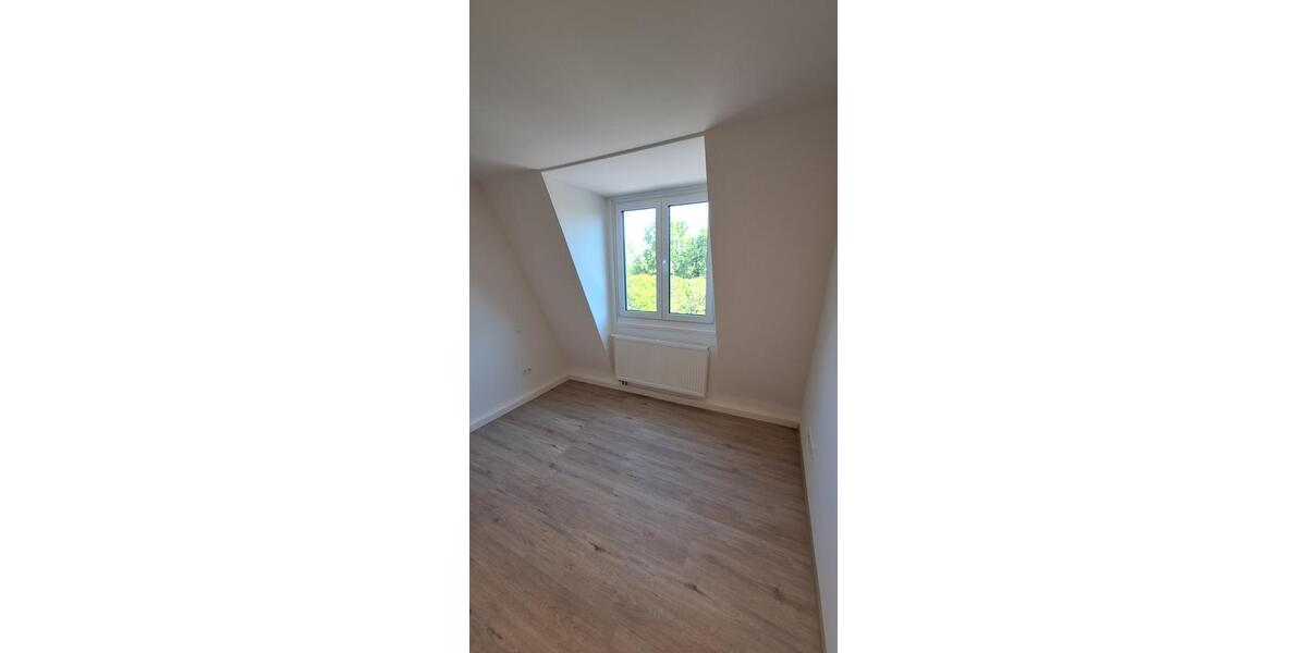 Dachgeschoßwohnung Lützen - 1 Zimmer, 28 m&sup2;, 321&euro; | Angebot:24465364