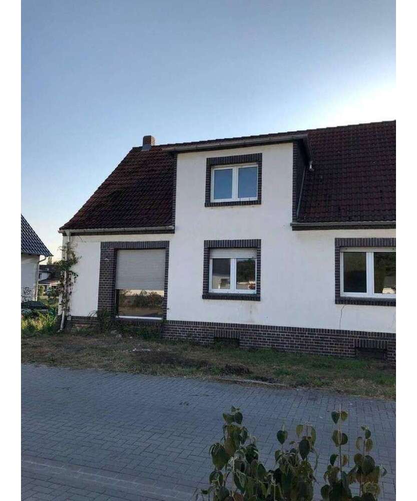 Haus zum Kaufen in Sandersdorf-Brehna 110.000 € 250 m²