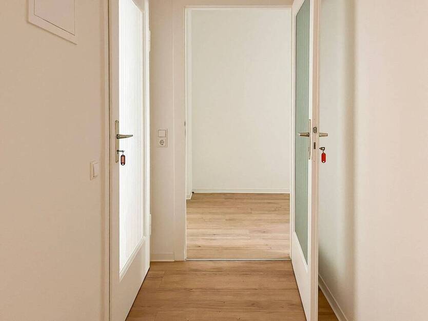 Neu sanierte 3-Raum-Wohnung mit Balkon in ruhiger Seitenstraße
