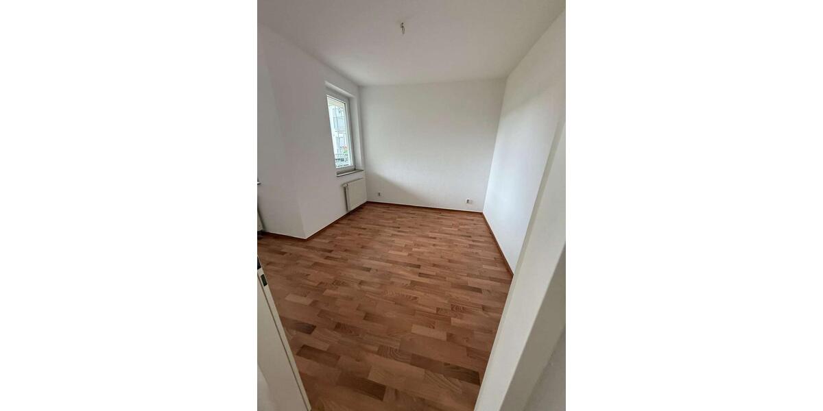 Etagenwohnung Bitterfeld-Wolfen Bitterfeld - 2 Zimmer, 66 m&sup2;, 430&euro; | Angebot:25990005