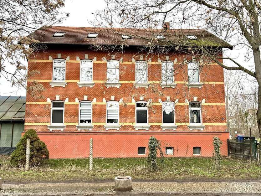Haus zum Kaufen in Bad Lauchstädt 259.000 € 240 m²