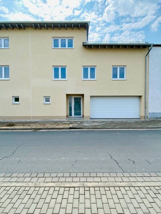 Einziehen und Wohlfühlen! Haushälfte mit Fußbodenheizung, Garage und Garten zu verkaufen! 4 zimmer