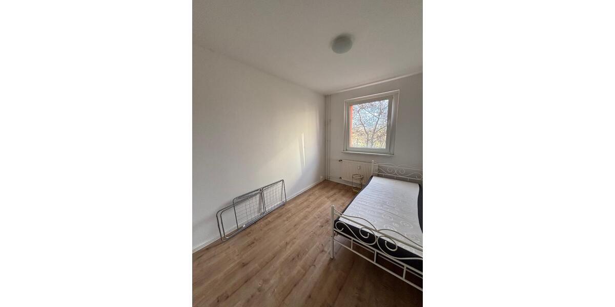 Etagenwohnung Halle (Saale) Halle-Neustadt - 3 Zimmer, 56 m&sup2;, 420&euro; | Angebot:25943676
