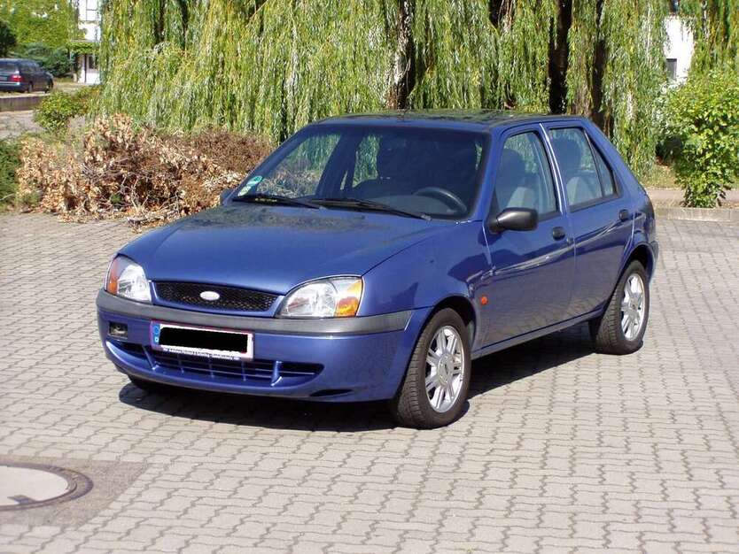 Ford Fiesta 124.400 km 2.500 € Halle 06120