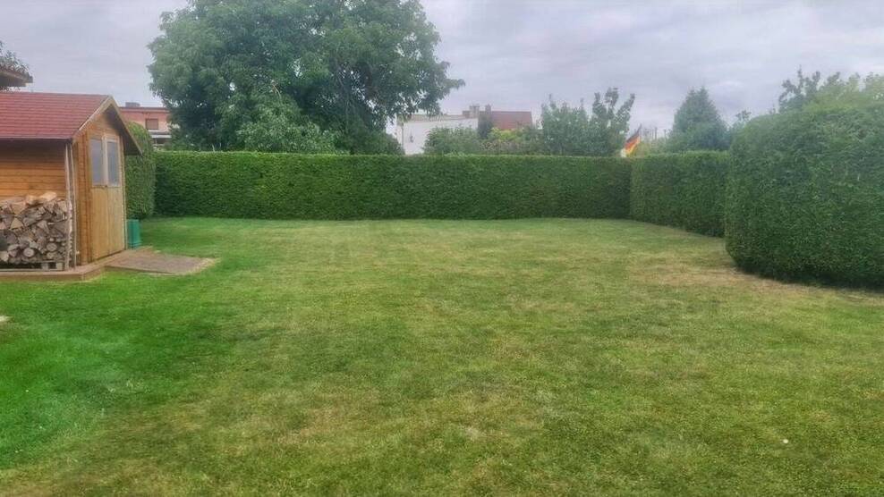 Charmante Doppelhaushälfte mit großem Grundstück in Stedten (Seegebiet Mansfelder Land)