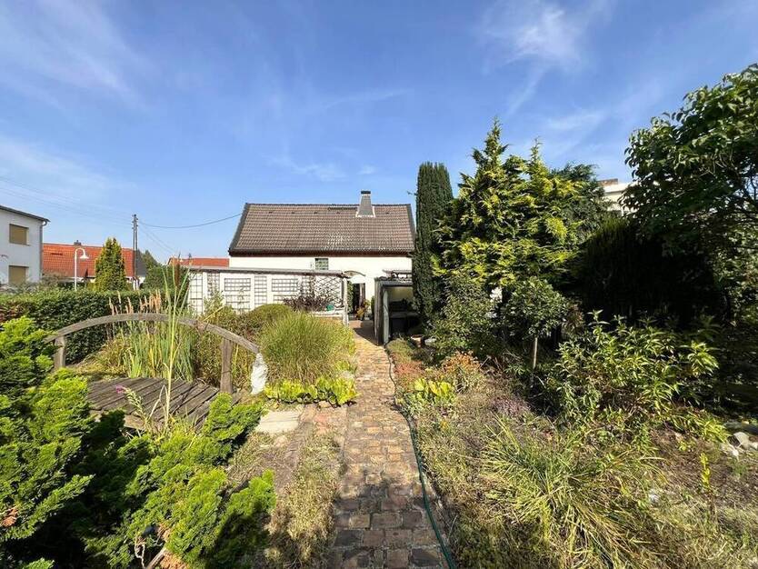 Idyllisches Einfamilenhaus mit Garage, überdachter Terrasse u. Garten in unmittelbarer Goitzschenähe