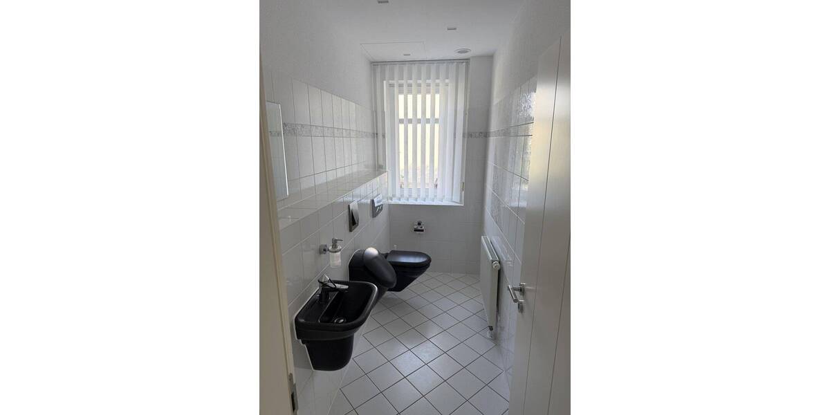 Exklusive Dreiraumwohnung mit Einbauküche im Süden von Halle 3 zimmer