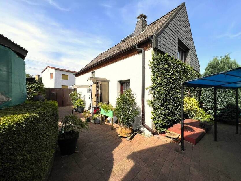 Idyllisches Einfamilenhaus mit Garage, überdachter Terrasse u. Garten in unmittelbarer Goitzschenähe