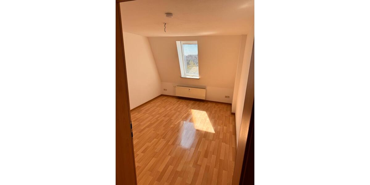 Dachgeschoßwohnung Merseburg - 2 Zimmer, 53 m&sup2;, 520&euro; | Angebot:26061736