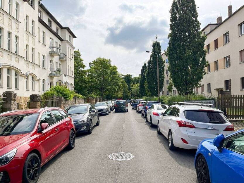 Neu sanierte 3-Raum-Wohnung mit Balkon in ruhiger Seitenstraße