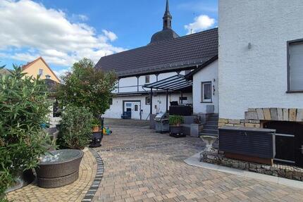 Haus Bad Lauchstädt - 6 Zimmer, 300 m&sup2;, 298.000&euro; | Angebot:25419216