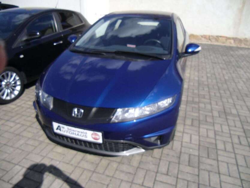Honda Civic 72.000 km 7.790 € Halle/Saale 06116