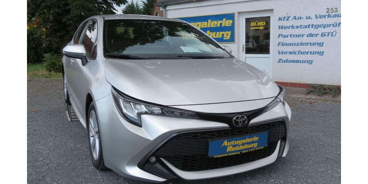 Toyota Corolla 71.000 km 14.940 &euro; Halle/ Saale 06116