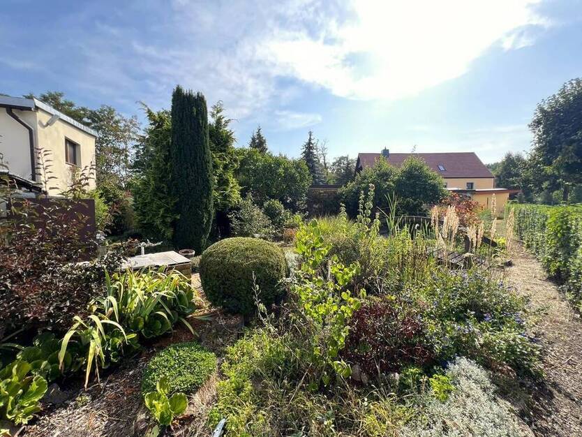 Idyllisches Einfamilenhaus mit Garage, überdachter Terrasse u. Garten in unmittelbarer Goitzschenähe