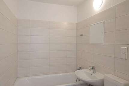 Wohnung zum Mieten in Halle (Saale) 394,07 € 49.32 m²
