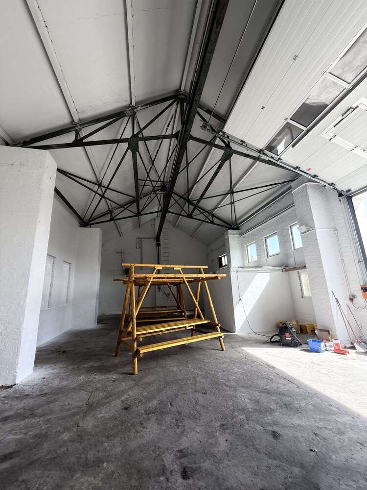 Halle in Salzatal 1.000 € 160 m²
