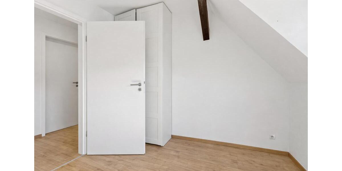 Dachgeschoßwohnung Bitterfeld-Wolfen Bitterfeld - 4 Zimmer, 93 m&sup2;, 840&euro; | Angebot:25569007