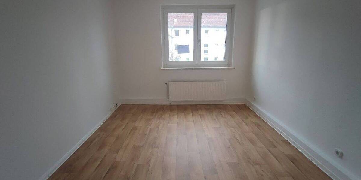 Etagenwohnung Merseburg Kötzschen - 4 Zimmer, 83 m&sup2;, 525&euro; | Angebot:26307126