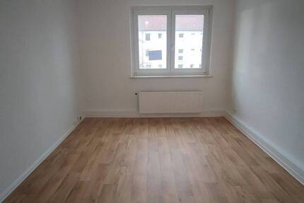 Wohnung Merseburg Kötzschen - 4 Zimmer, 83 m&sup2;, 525&euro; | Angebot:26307126