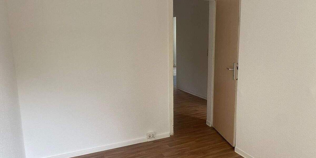 Zimmer Halle (Saale) Nördliche Neustadt - 3 Zimmer, 57 m&sup2;, 345&euro; | Angebot:25909343