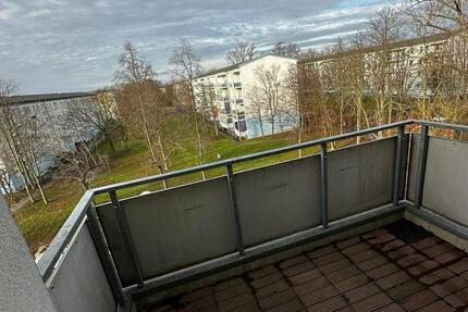 2 Raum Dachgeschoss Wohnung mit Balkon und Stellplatz 2 zimmer