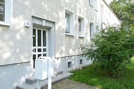 Wohnung Leuna Leuna-Göhlitzsch - 3 Zimmer, 60 m&sup2;, 400&euro; | Angebot:25468834