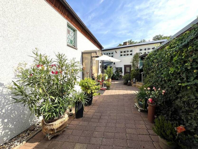 Idyllisches Einfamilenhaus mit Garage, überdachter Terrasse u. Garten in unmittelbarer Goitzschenähe