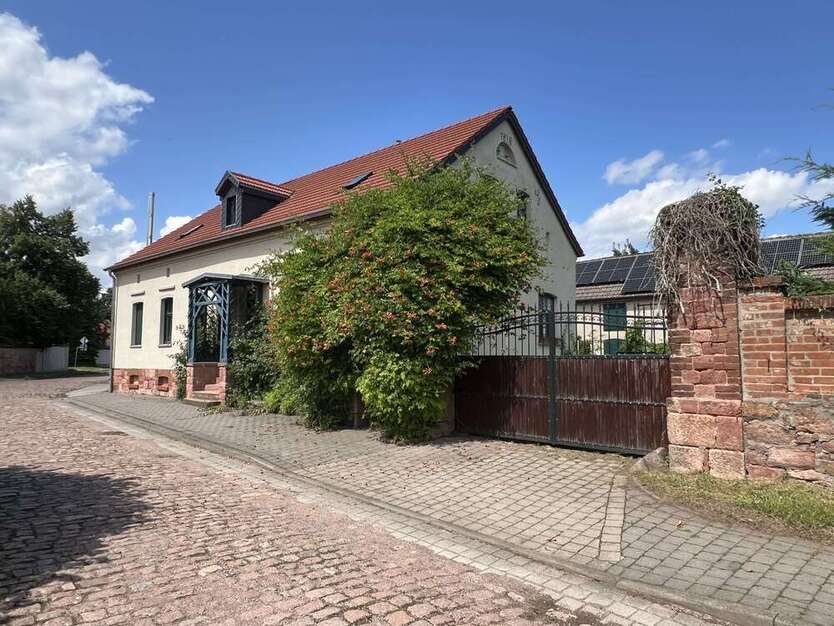 Haus zum Kaufen in Wettin-Löbejün OT Domnitz 399.000 € 173 m²