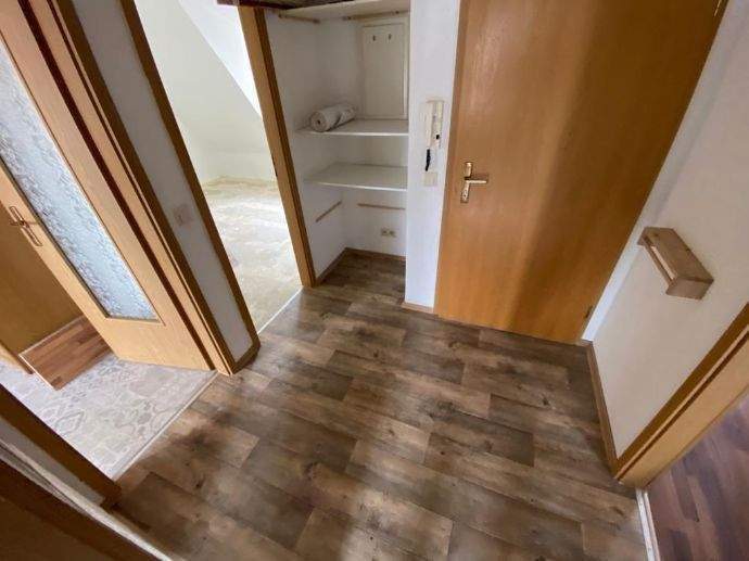 Etagenwohnung Könnern - 3 Zimmer, 69 m&sup2;, 345&euro; | Angebot:23949888