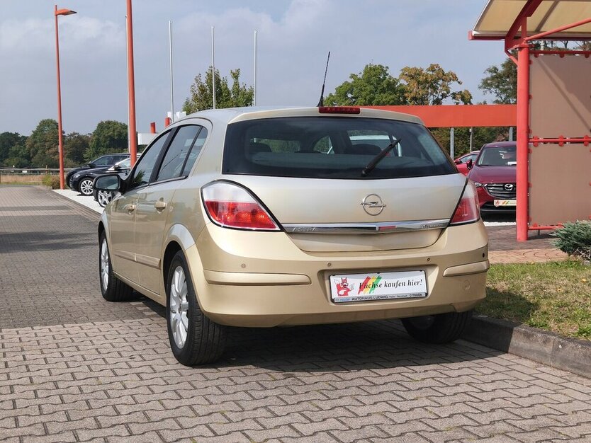 Opel Astra Edition 1.6 Automatik/Klima/8x bereift 299.855 km 1.290 € Leipzig 04347