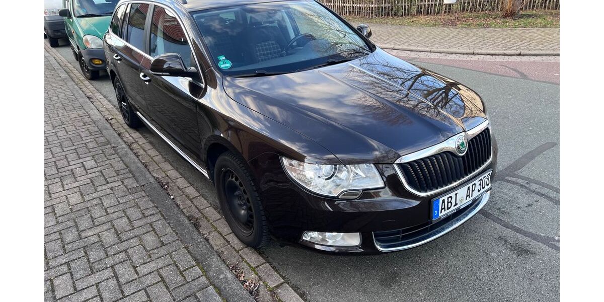 Skoda Superb 127.875 km 10.500 &euro; holzweißig 06808