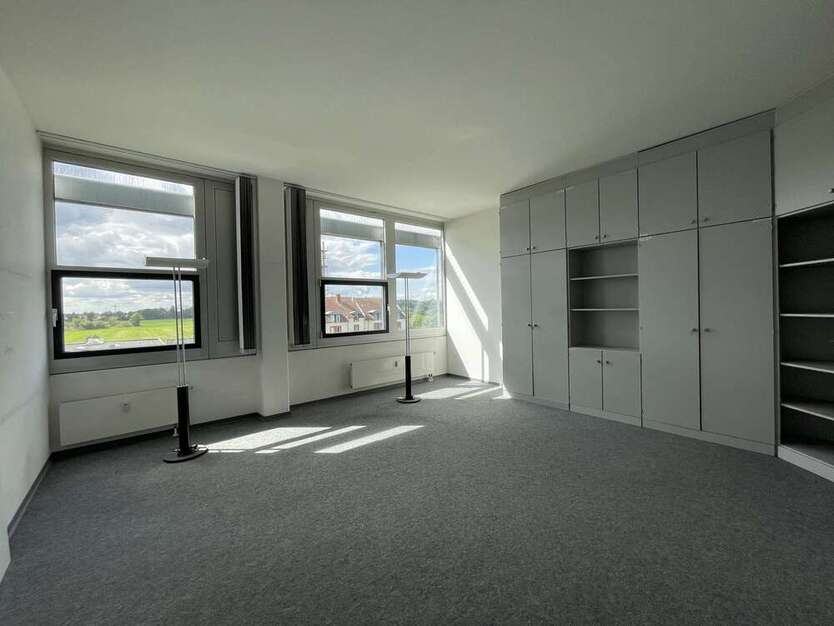 hochwertige, sanierte Bürofläche im Dölziger Gewerbegebiet!